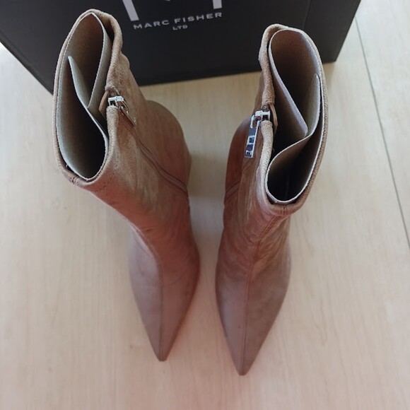 NIB Marc Fisher LTD Medium Natural Suede Larry Pointed Toe Ankle Boots Size 9.5 - Picture 5 of 13